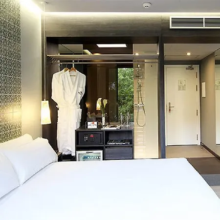 Axel Two 4 Sup - Adults Only