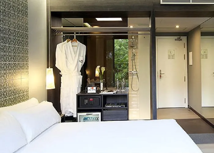 Axel Two 4 Sup - Adults Only