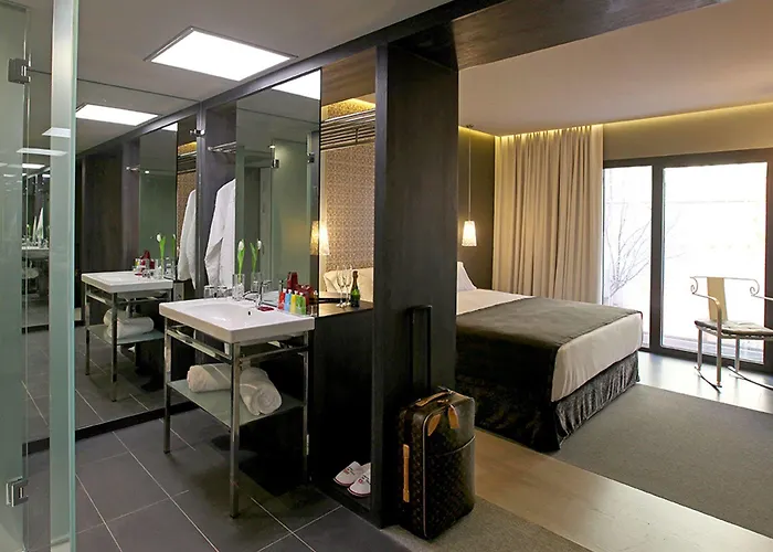 Axel Two 4 Sup - Adults Only